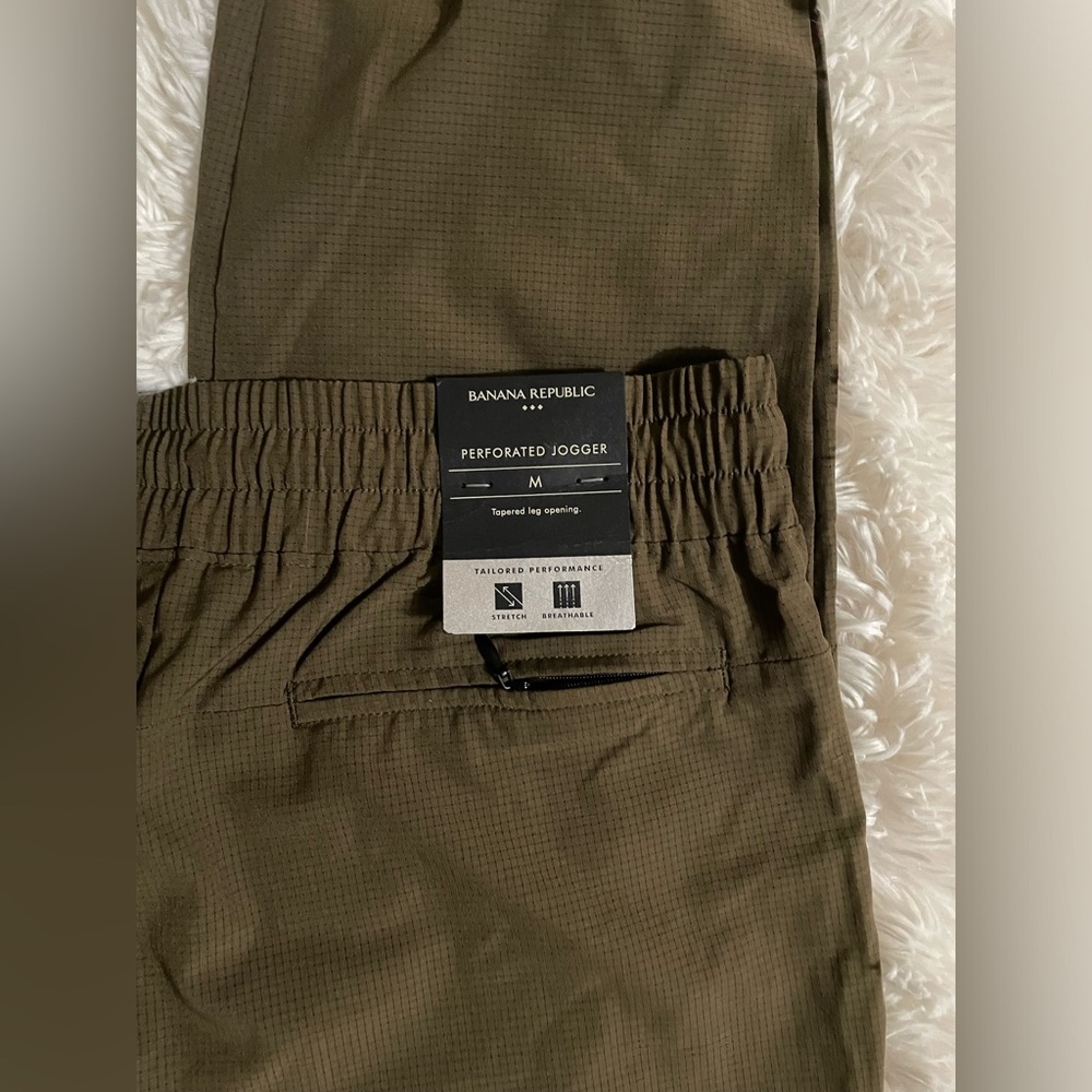 Banana Republic men’s joggers - Picture 3 of 3